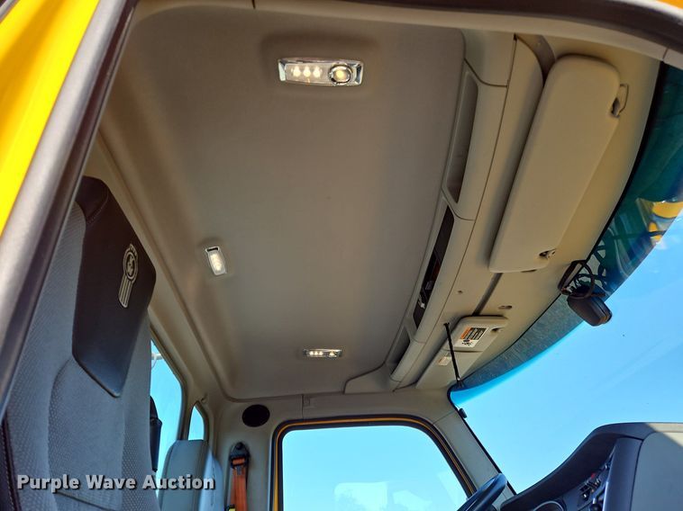 image for item OK9917 2020 Kenworth  T680 semi truck