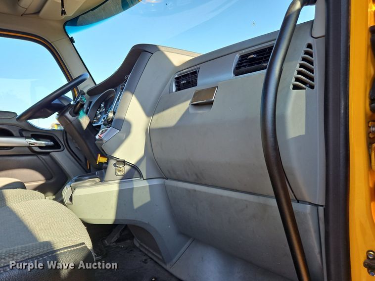 image for item OK9917 2020 Kenworth  T680 semi truck