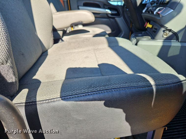 image for item OK9917 2020 Kenworth  T680 semi truck