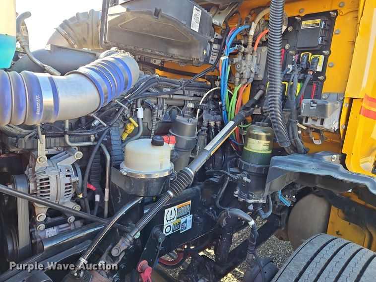 image for item OK9917 2020 Kenworth  T680 semi truck