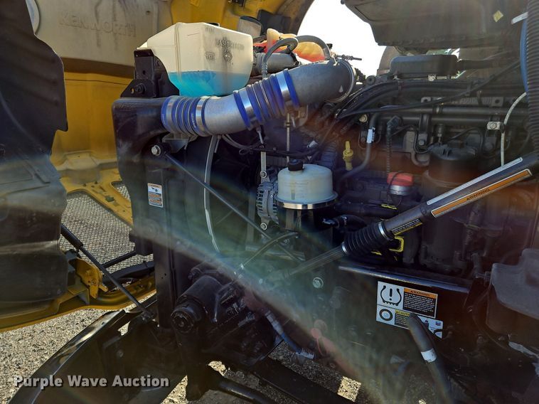 image for item OK9917 2020 Kenworth  T680 semi truck