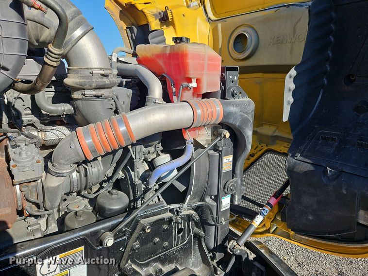 image for item OK9917 2020 Kenworth  T680 semi truck