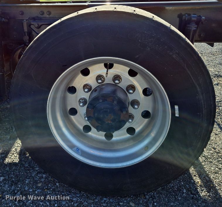 image for item OK9917 2020 Kenworth  T680 semi truck