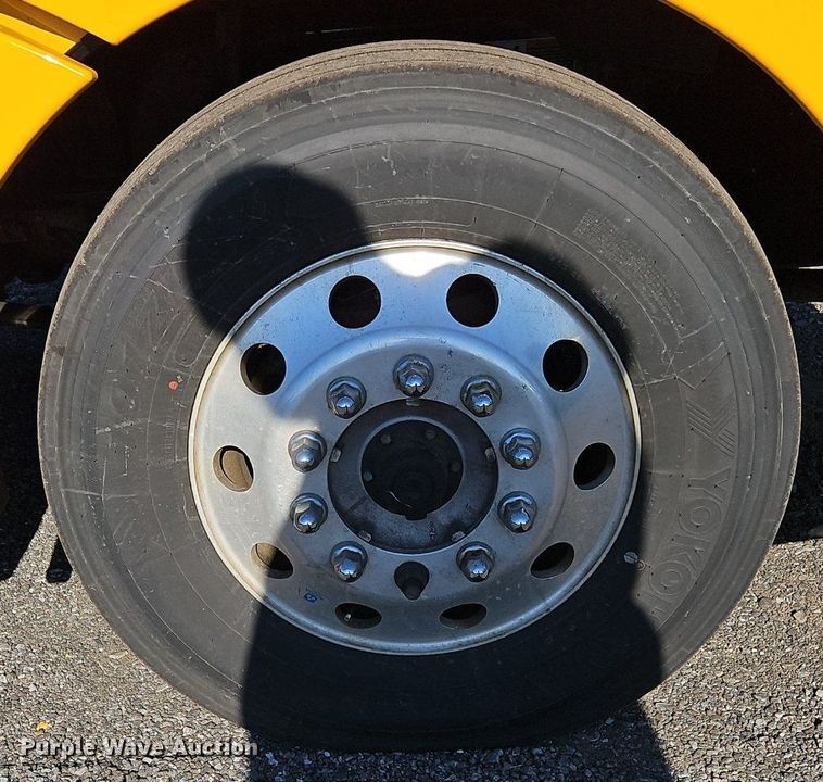 image for item OK9917 2020 Kenworth  T680 semi truck