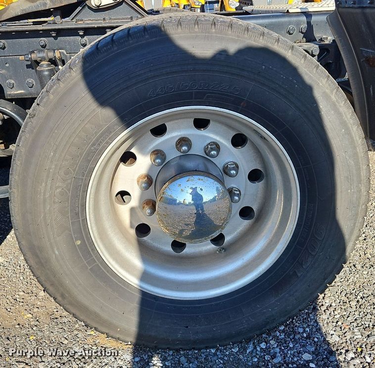 image for item OK9917 2020 Kenworth  T680 semi truck