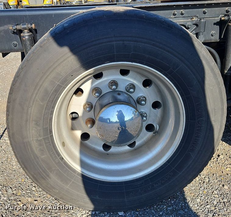 image for item OK9917 2020 Kenworth  T680 semi truck