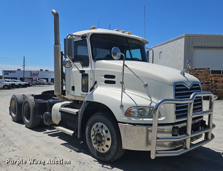 image for item OK9933 2012 Mack CXU semi truck