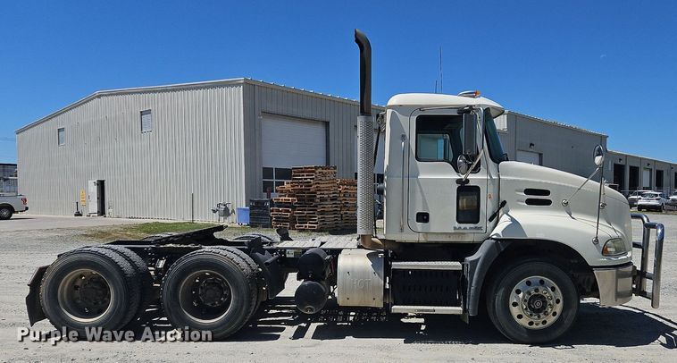 image for item OK9933 2012 Mack CXU semi truck