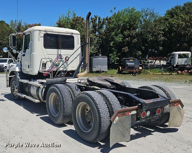 image for item OK9933 2012 Mack CXU semi truck