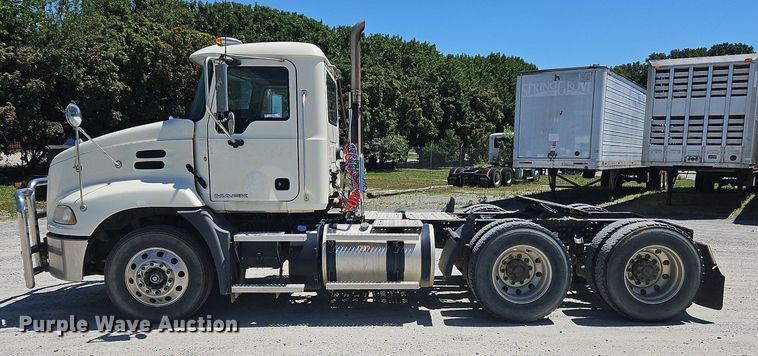 image for item OK9933 2012 Mack CXU semi truck