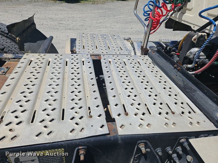 image for item OK9933 2012 Mack CXU semi truck