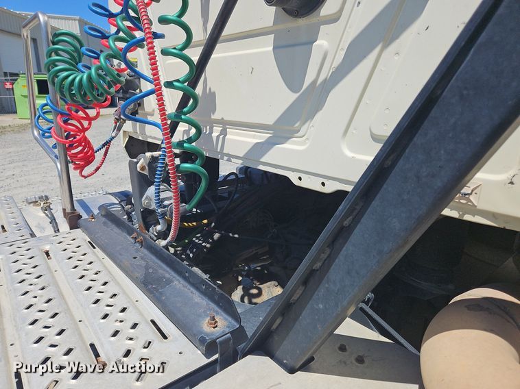 image for item OK9933 2012 Mack CXU semi truck