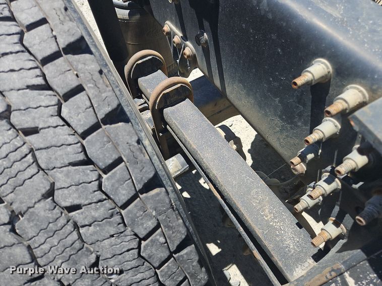 image for item OK9933 2012 Mack CXU semi truck