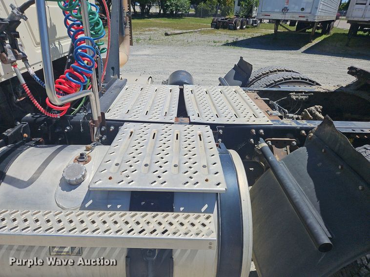 image for item OK9933 2012 Mack CXU semi truck