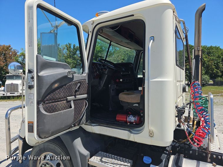 image for item OK9933 2012 Mack CXU semi truck