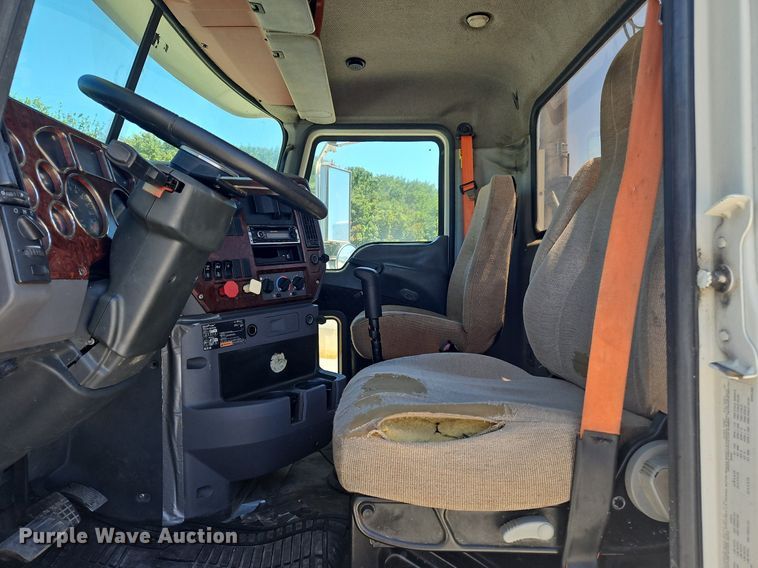 image for item OK9933 2012 Mack CXU semi truck