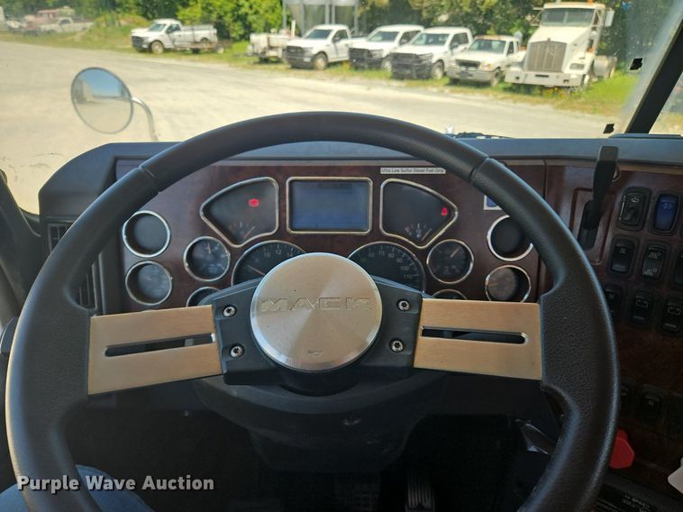 image for item OK9933 2012 Mack CXU semi truck