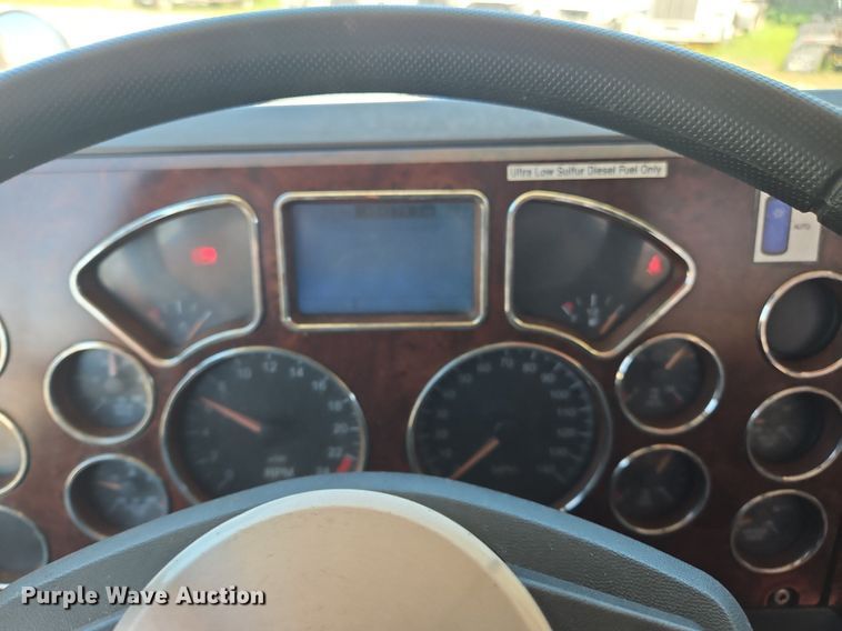 image for item OK9933 2012 Mack CXU semi truck