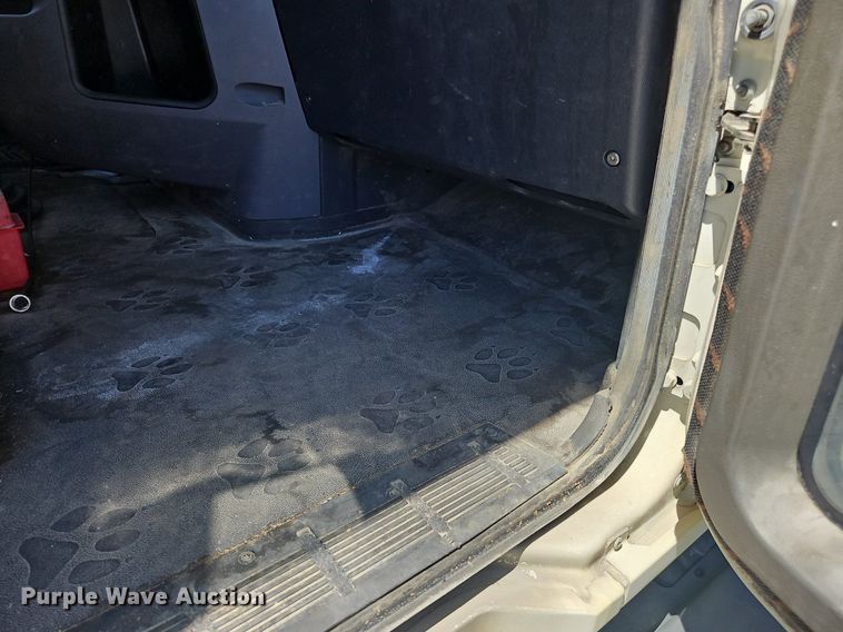 image for item OK9933 2012 Mack CXU semi truck