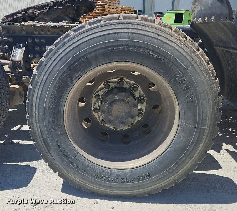 image for item OK9933 2012 Mack CXU semi truck