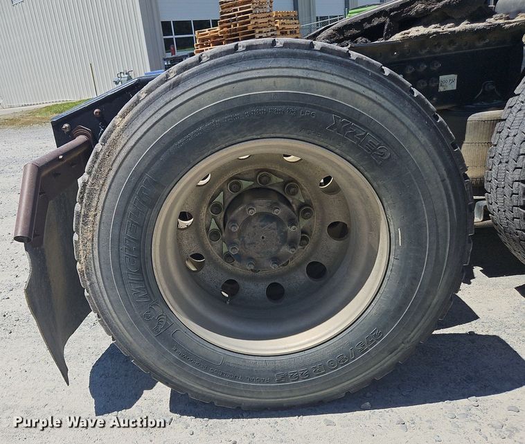 image for item OK9933 2012 Mack CXU semi truck