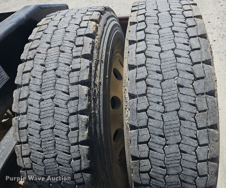 image for item OK9933 2012 Mack CXU semi truck