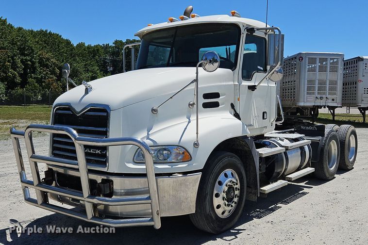 image for item OK9934 2012 Mack CXU semi truck