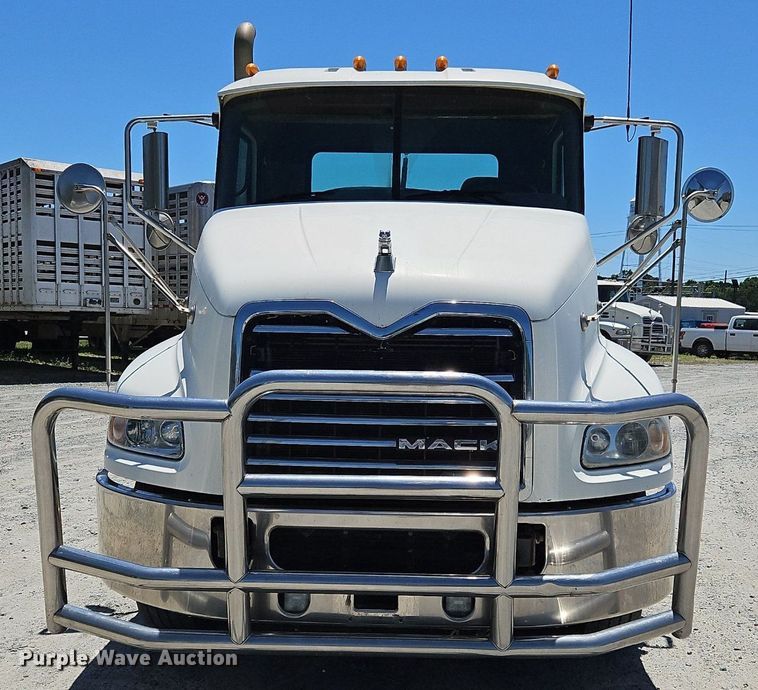 image for item OK9934 2012 Mack CXU semi truck