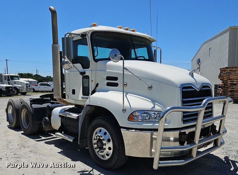 image for item OK9934 2012 Mack CXU semi truck