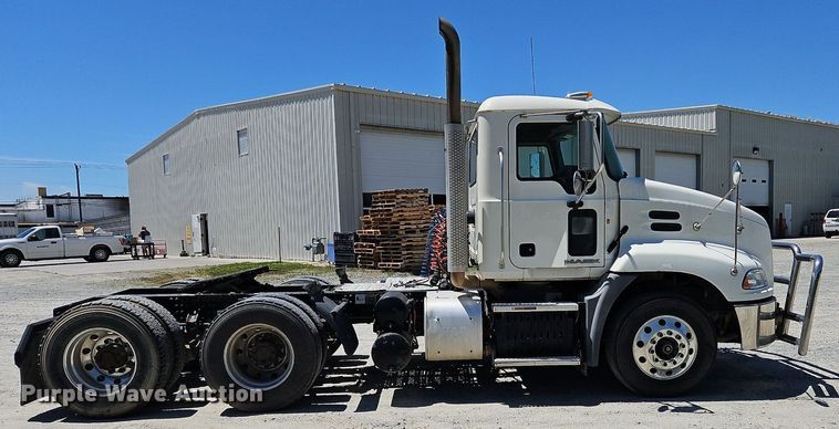 image for item OK9934 2012 Mack CXU semi truck