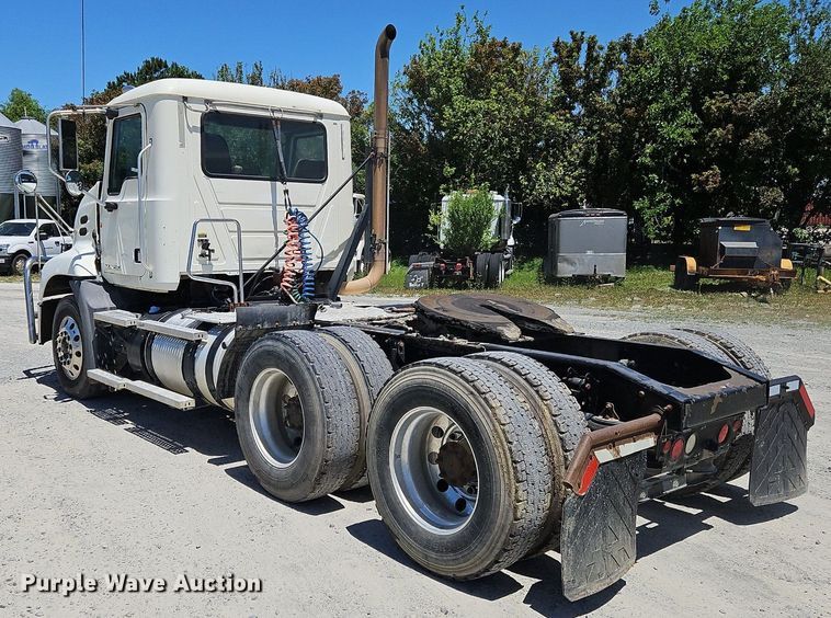image for item OK9934 2012 Mack CXU semi truck