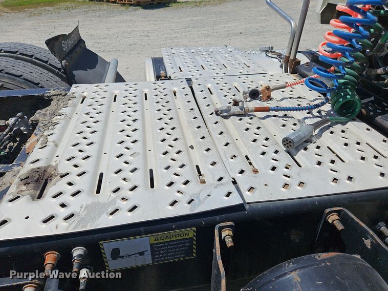 image for item OK9934 2012 Mack CXU semi truck