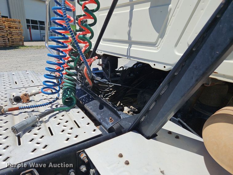 image for item OK9934 2012 Mack CXU semi truck