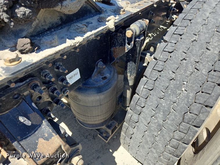 image for item OK9934 2012 Mack CXU semi truck