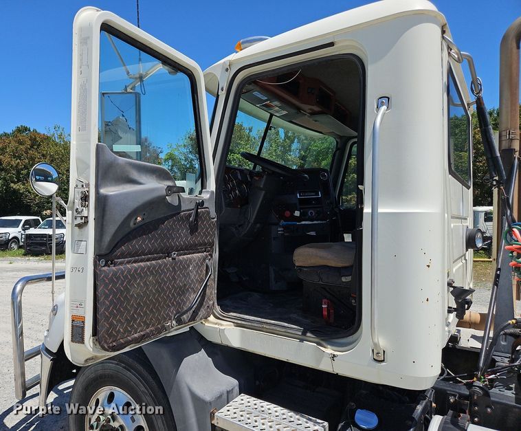 image for item OK9934 2012 Mack CXU semi truck