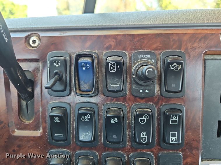 image for item OK9934 2012 Mack CXU semi truck