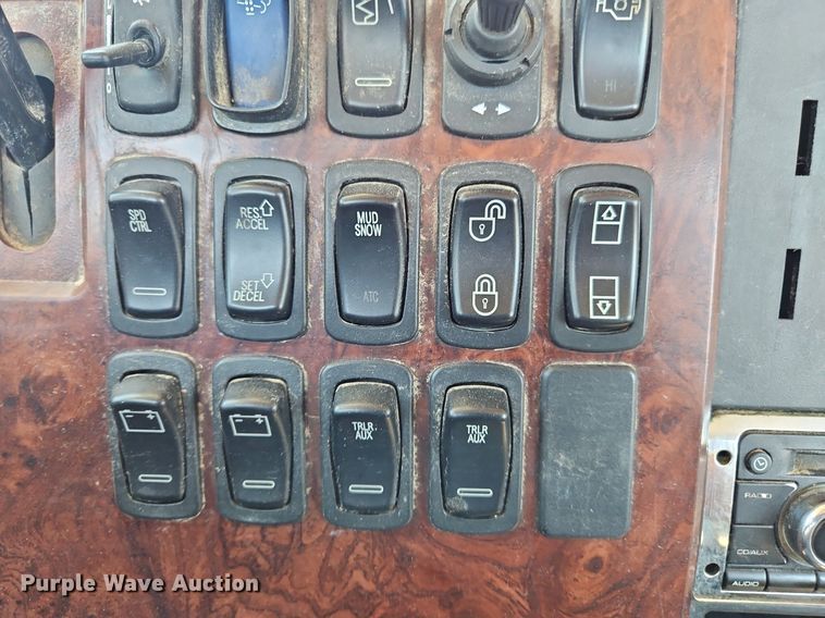 image for item OK9934 2012 Mack CXU semi truck