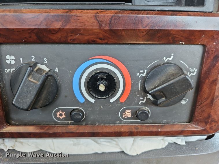 image for item OK9934 2012 Mack CXU semi truck