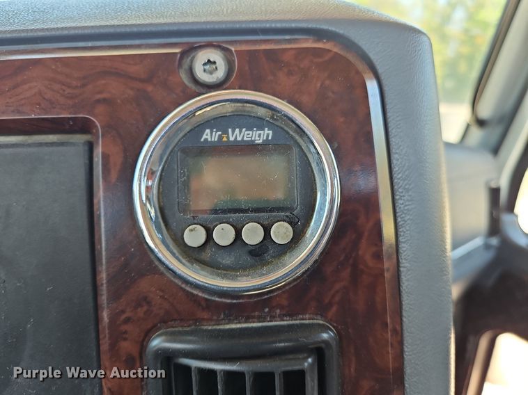 image for item OK9934 2012 Mack CXU semi truck