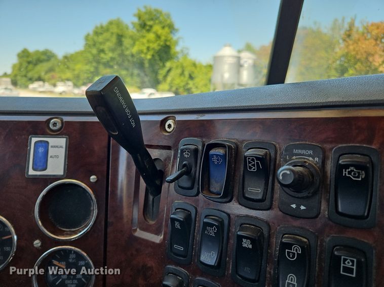 image for item OK9934 2012 Mack CXU semi truck