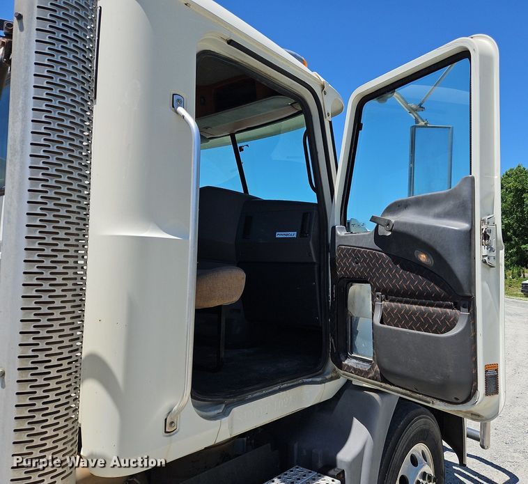 image for item OK9934 2012 Mack CXU semi truck