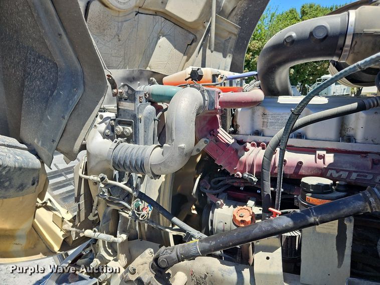 image for item OK9934 2012 Mack CXU semi truck