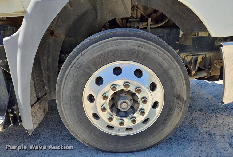 image for item OK9934 2012 Mack CXU semi truck