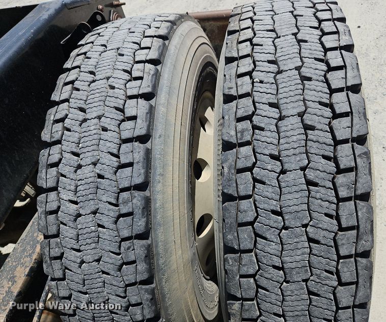 image for item OK9934 2012 Mack CXU semi truck