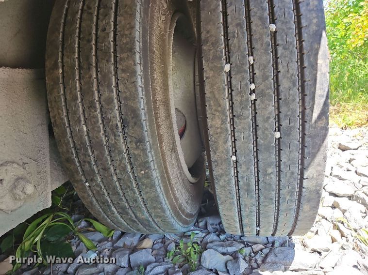 image for item OK9942 2010 Viking VL057102-4-60T oilfield trailer