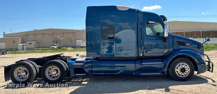 image for item ZA0415 2020 Peterbilt 579 semi truck