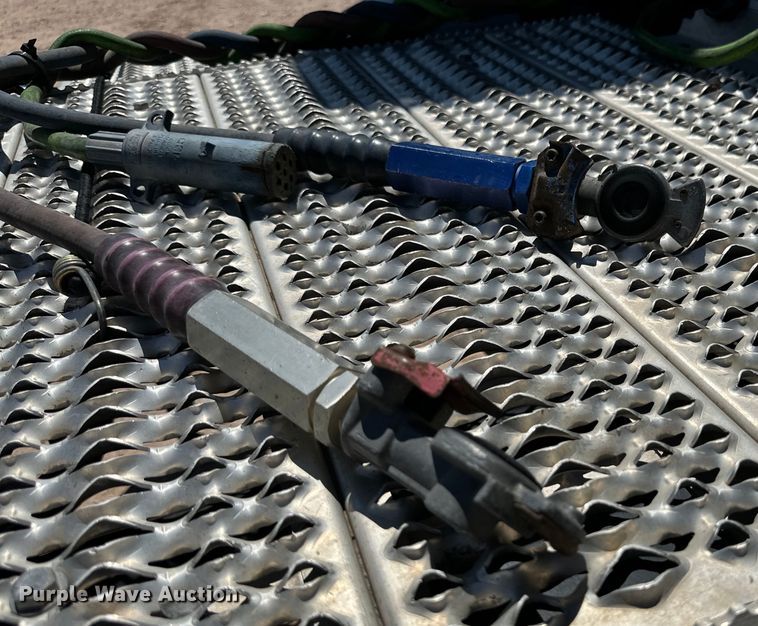 image for item ZA0415 2020 Peterbilt 579 semi truck