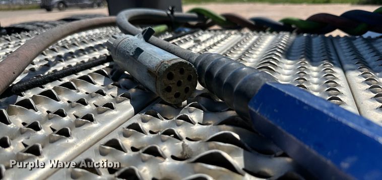 image for item ZA0415 2020 Peterbilt 579 semi truck