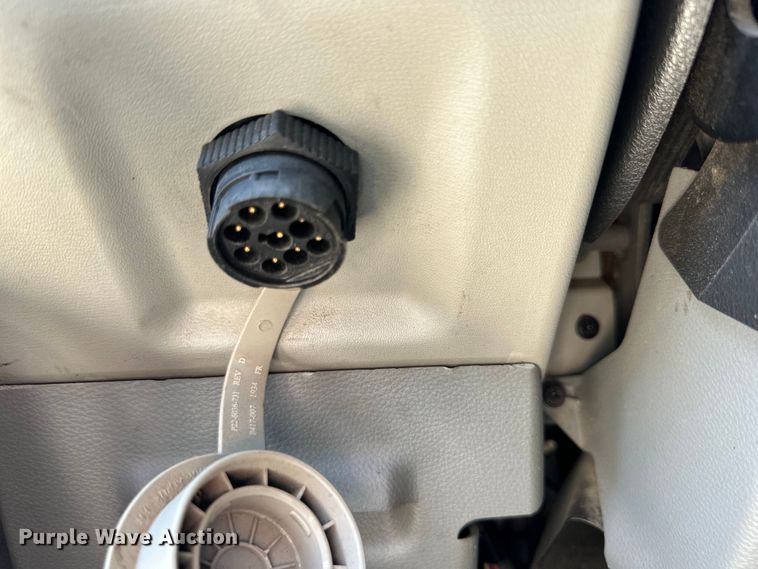 image for item ZA0415 2020 Peterbilt 579 semi truck