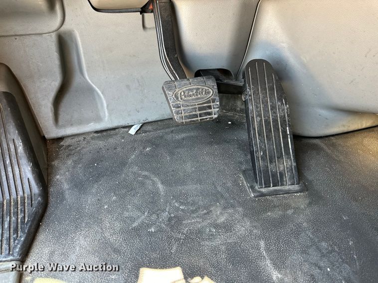 image for item ZA0415 2020 Peterbilt 579 semi truck